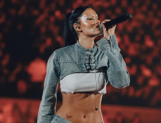 El look total denim de Oriana Sabatini en su show en Roma