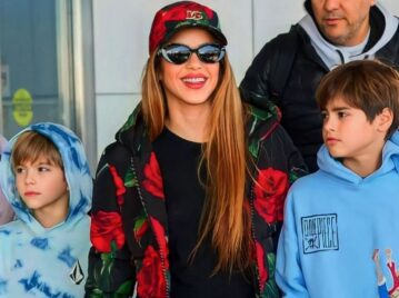 Shakira viajó a Colombia con sus hijos