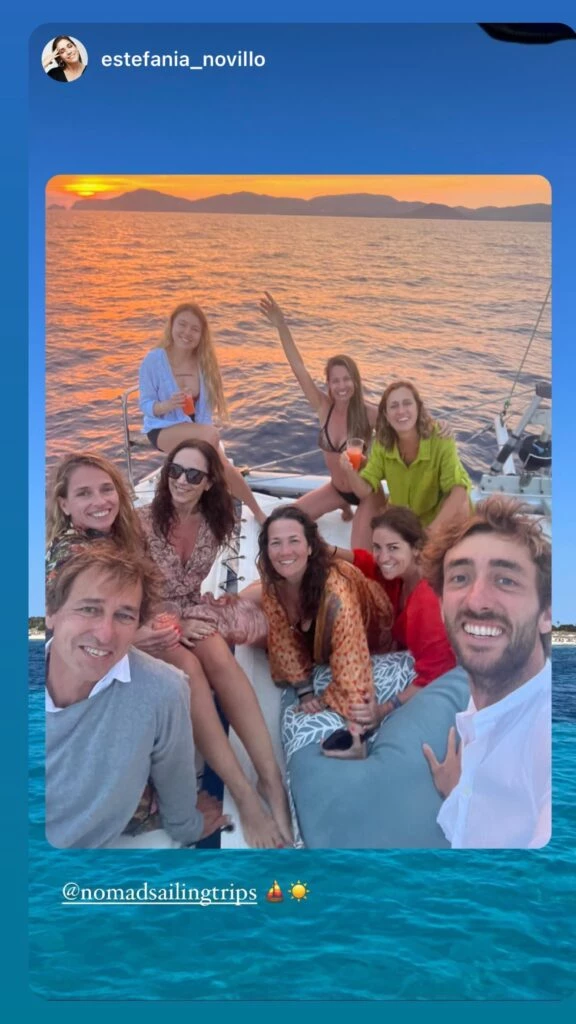 Pampita en Ibiza con su grupo de amigos