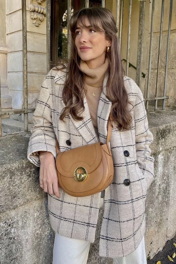 Peinado semi recogido con flequillo