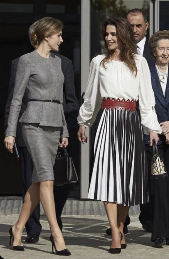 Rania y Letizia juntas en una de sus visitas. Foto: Pinterest.