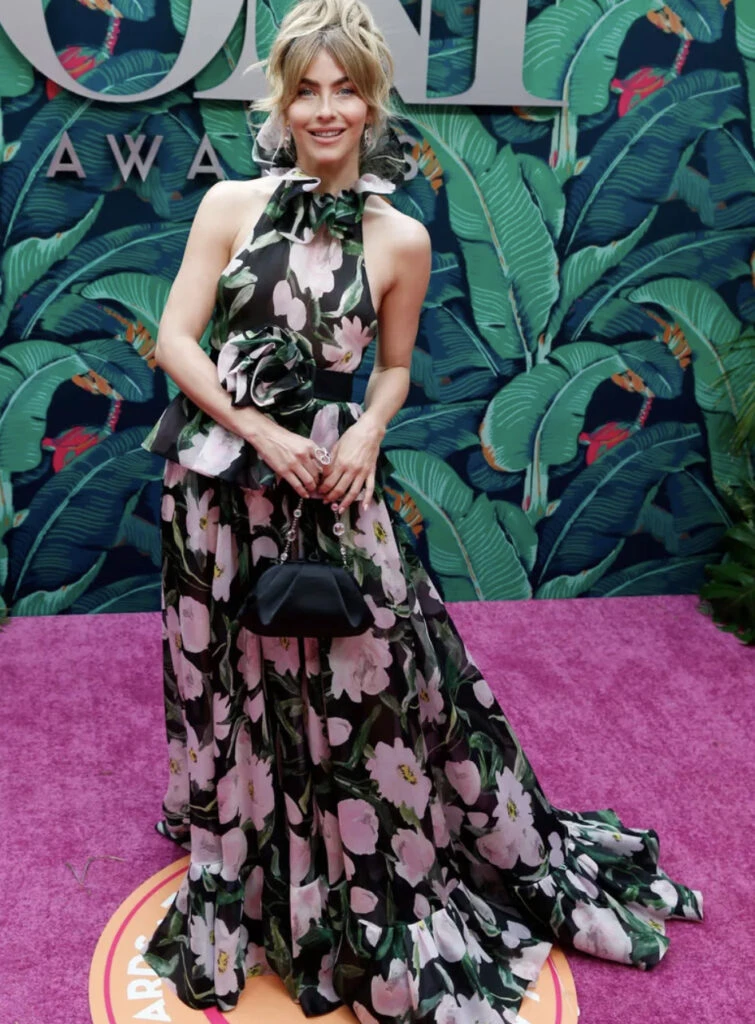 Julianne Hough en los Tony Awards 2023. Foto: Instagram.