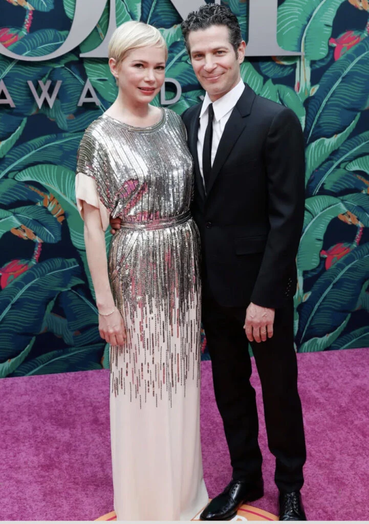 Michelle Williams y su pareja en los Tony Awards 2023. Foto: Instagram.