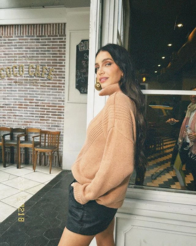 Zaira Nara con look comfy chic