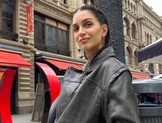 Zaira Nara nos enseña cómo usar la pollera de jean maxi este invierno