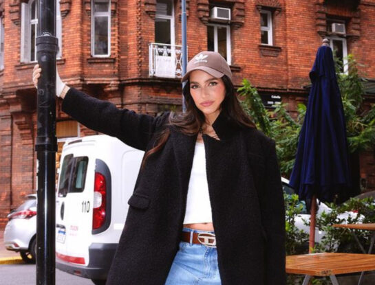 Zaira Nara armó un look street style con falda de jean, la prenda más trendy de este 2023