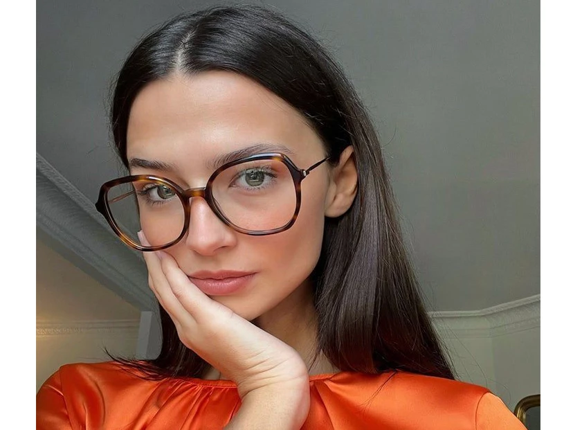 joven mujer pelo hermoso