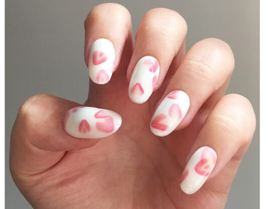 'Milk shake manicure', el estilo en uñas ideal para las que aman el rosa
