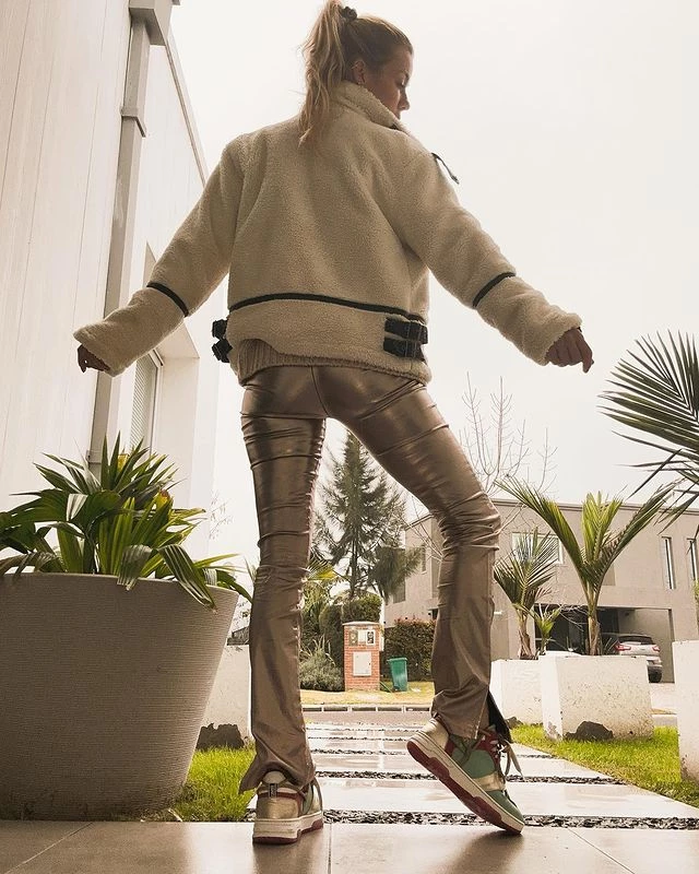 nicole neumann looks metalizados