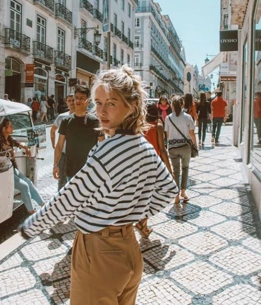 remera a rayas alerta tendencia 2023