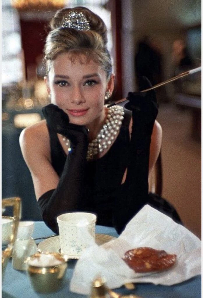 audrey hepburn desayuno en tiffany`s