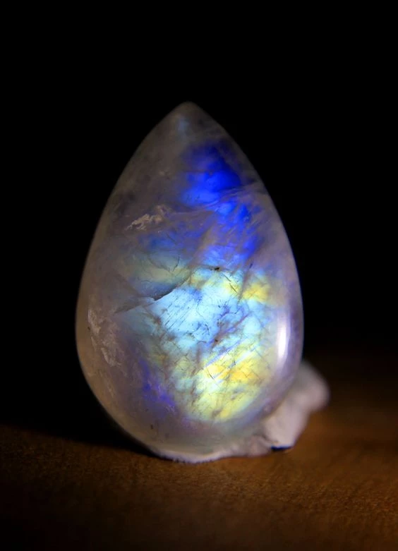 Qué es la piedra de Luna y por qué deberías tener una