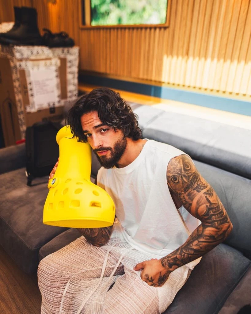 Maluma con botas MCSCHF x crocs