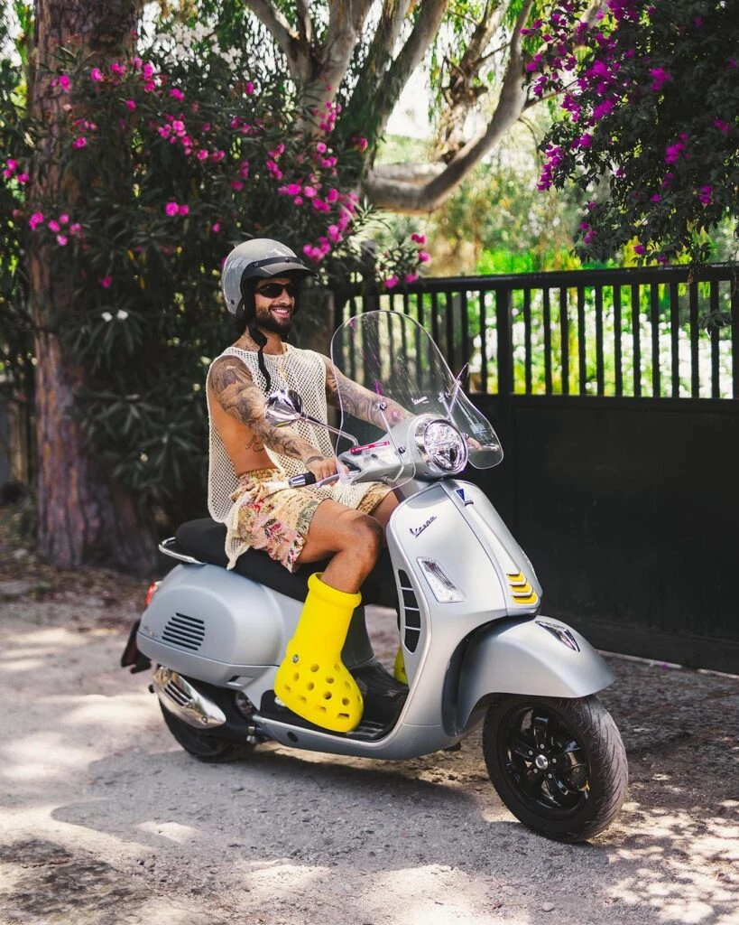 Maluma con botas MCSCHF x crocs