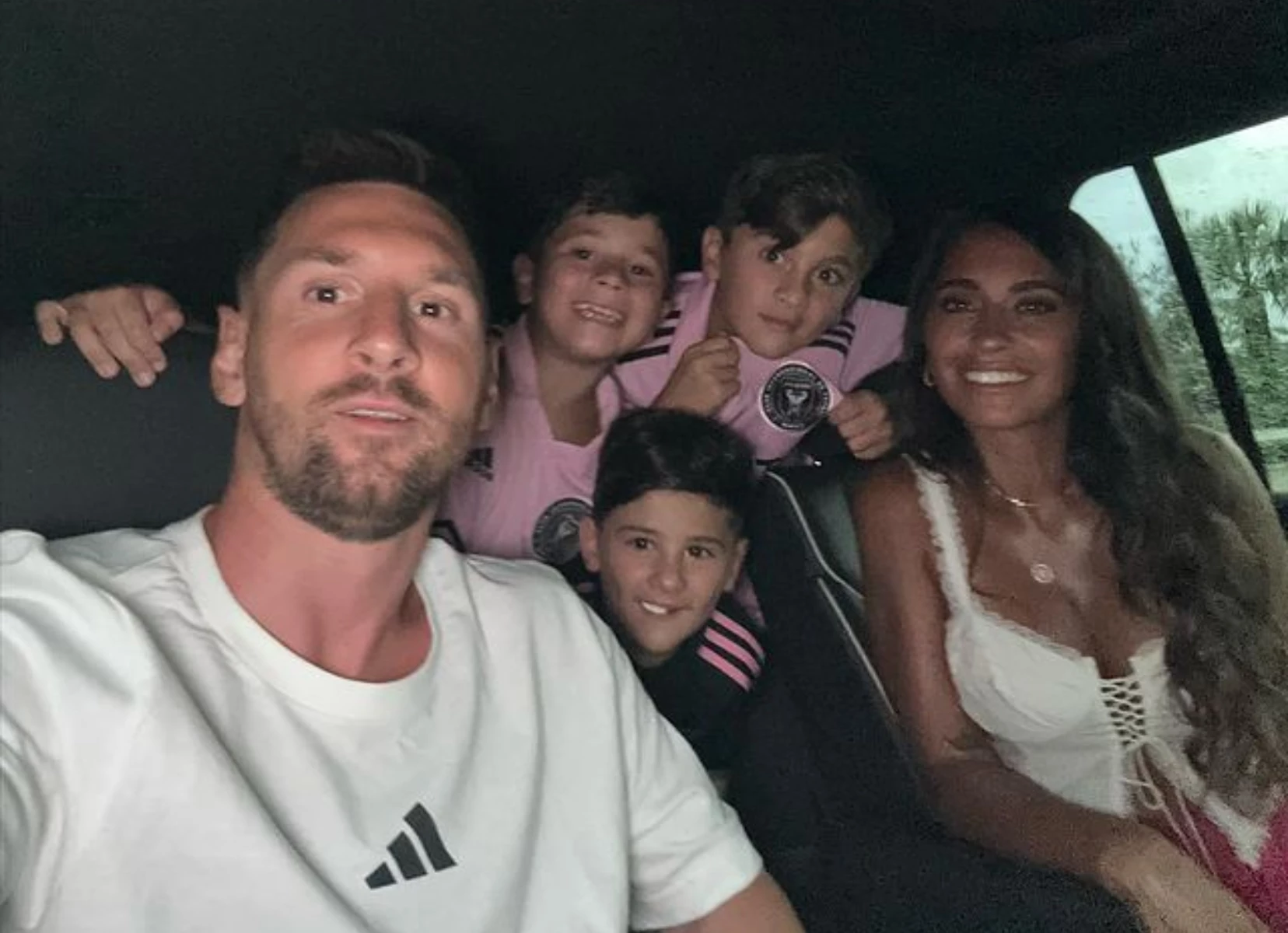 Antonela Roccuzzo compartió fotos de la presentación de Lionel Messi en Miami y le dedicó un romántico mensaje
