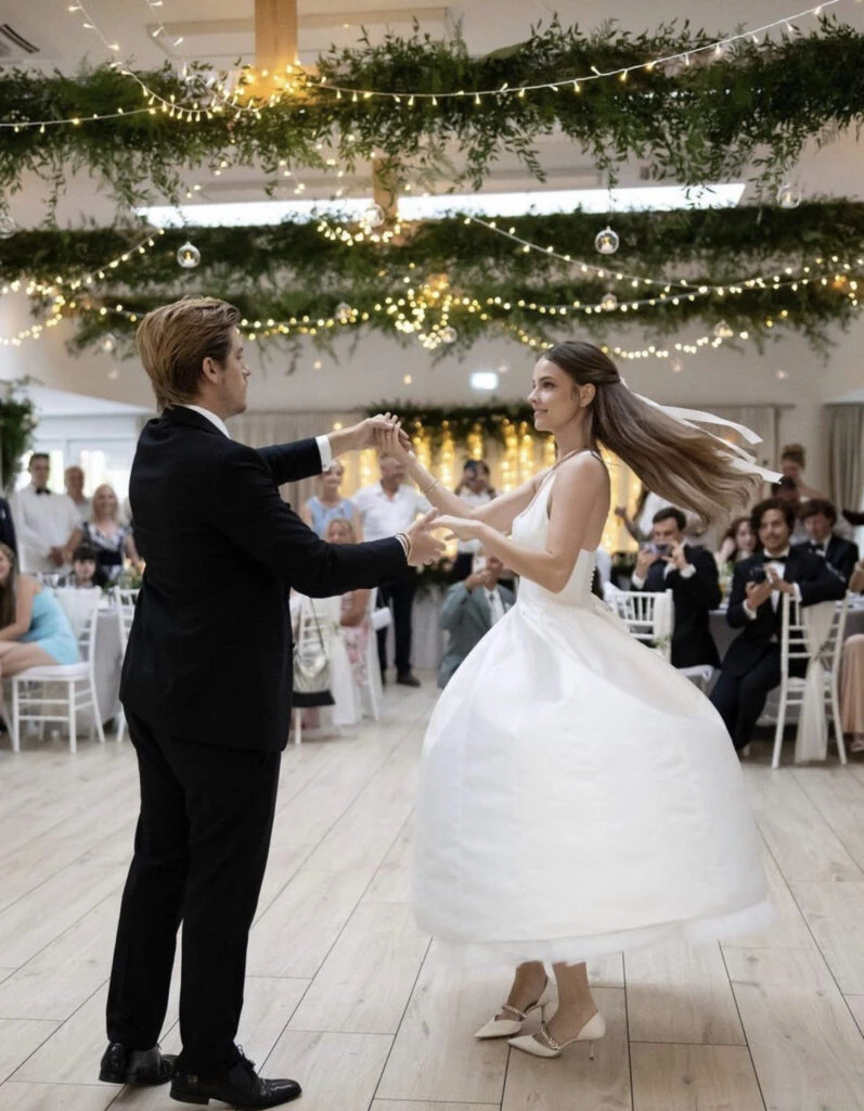 Así fue el casamiento de Barbara Palvin y Dylan Sprouse. Foto: Instagram.
