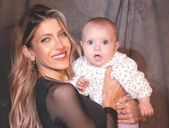 Cande Ruggeri mostró a su hija Vita con un tierno look tejido