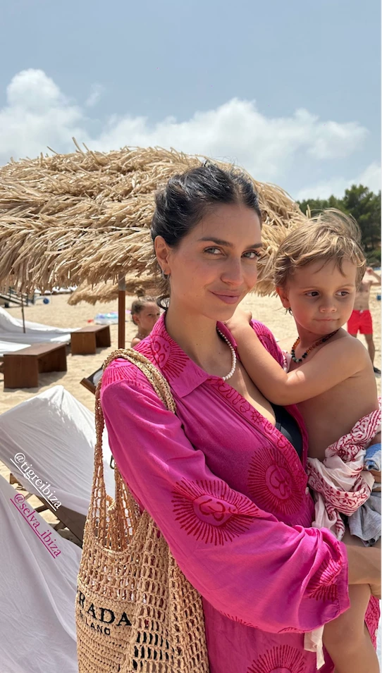 Zaira Nara en Ibiza con sus hijos, Malaika y Viggo