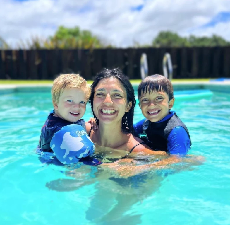 Felicitas Pizarro con sus hijos Ramón e Indalecio.