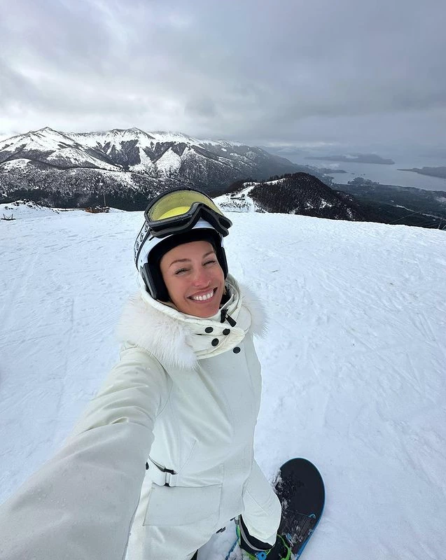 Pampita hizo snowboard en Cerro Bayo
