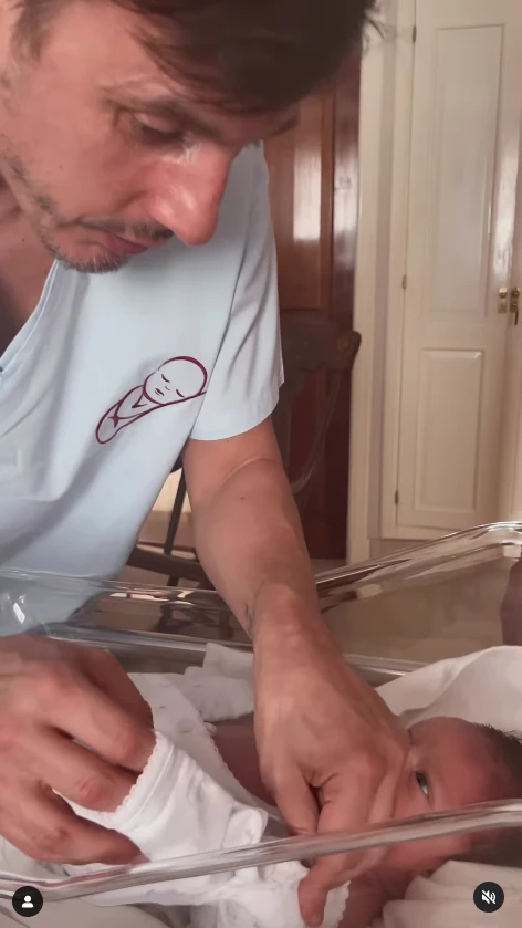 Roberto García Moritán y Ana bebé