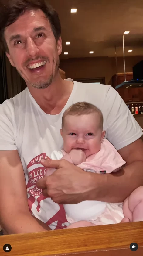 Roberto García Moritán y Ana bebé