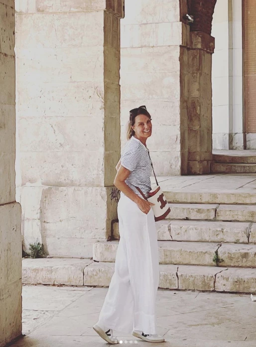 Nequi Galotti sorprendió en España con su look neavy y su cartera Celine