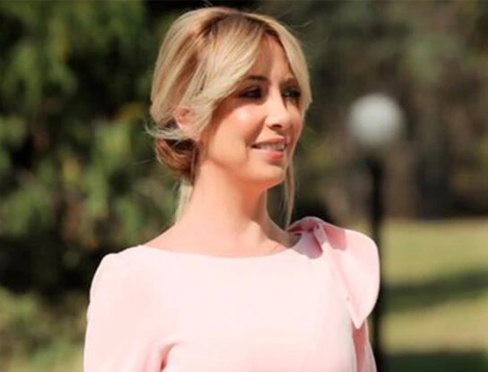 El look tendencia de Fabiola Yáñez en Bruselas: vestido rosa Barbie