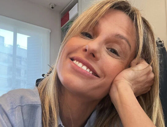 Mariana Fabbiani estrenó su nuevo programa con un look trendy