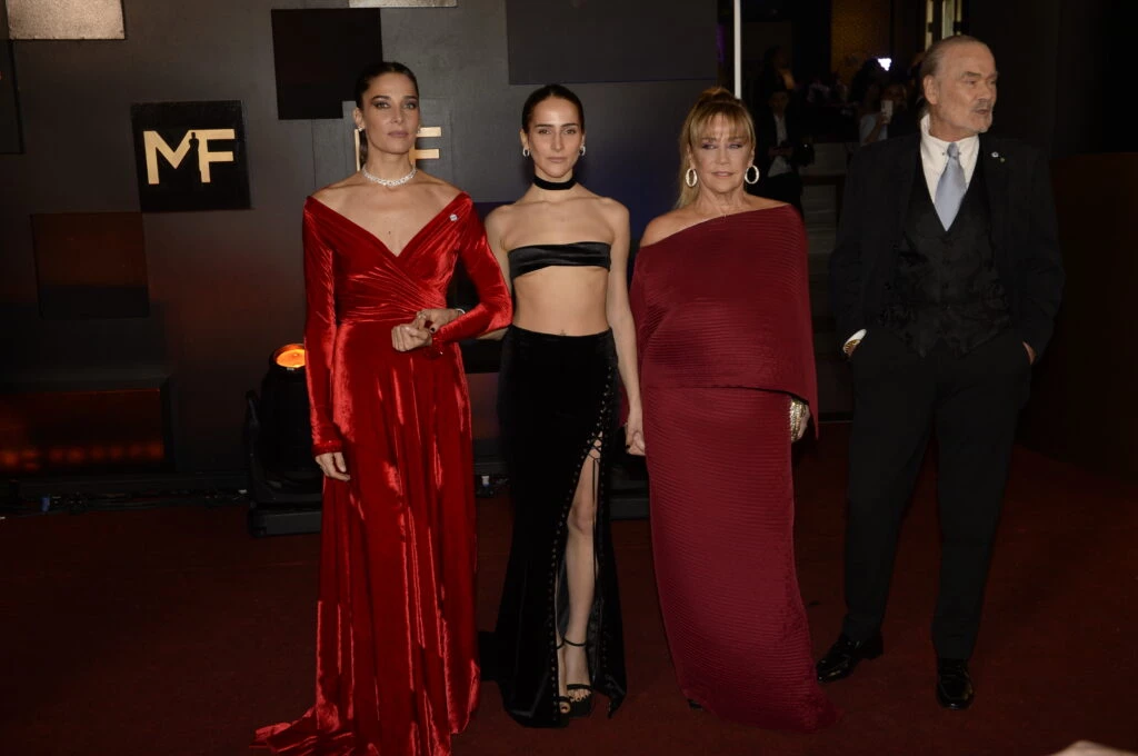 Juana Viale, Ambar y Marcela Tinayre