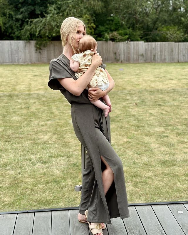 Daniela Christiansson y su beba en Suiza