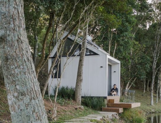 Así se diseñó un mini refugio de vacaciones autosuficiente