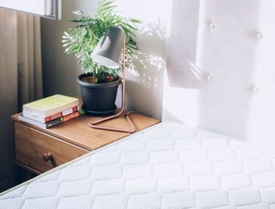 ¿Cómo dejar tu colchón como nuevo? Tips y trucos para una limpieza profunda