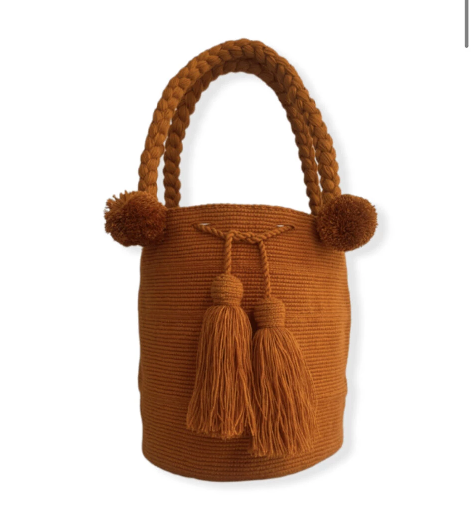 El bolso Wayuu de Ámbar de Benedictis. Foto: Instagram.