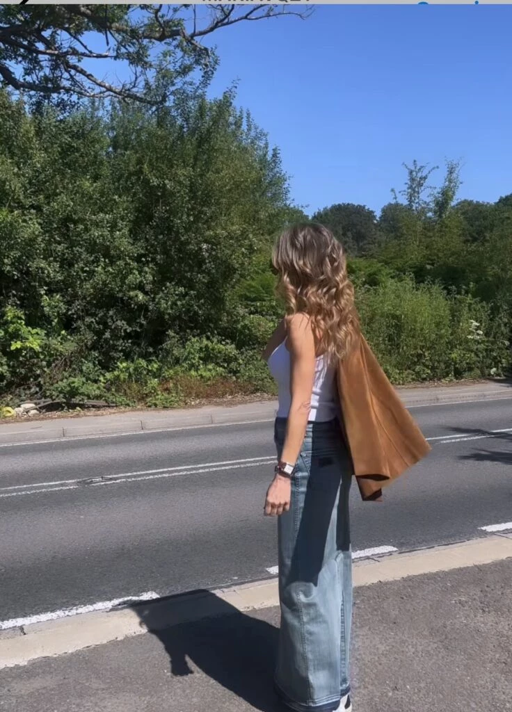 El look súper trendy de María Vázquez en Inglaterra. Foto: Instagram.