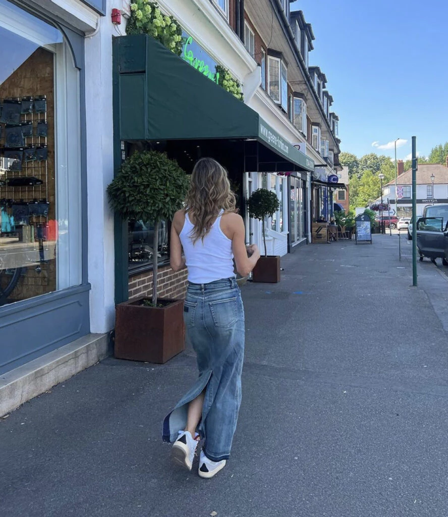 El look súper trendy de María Vázquez en Inglaterra. Foto: Instagram.