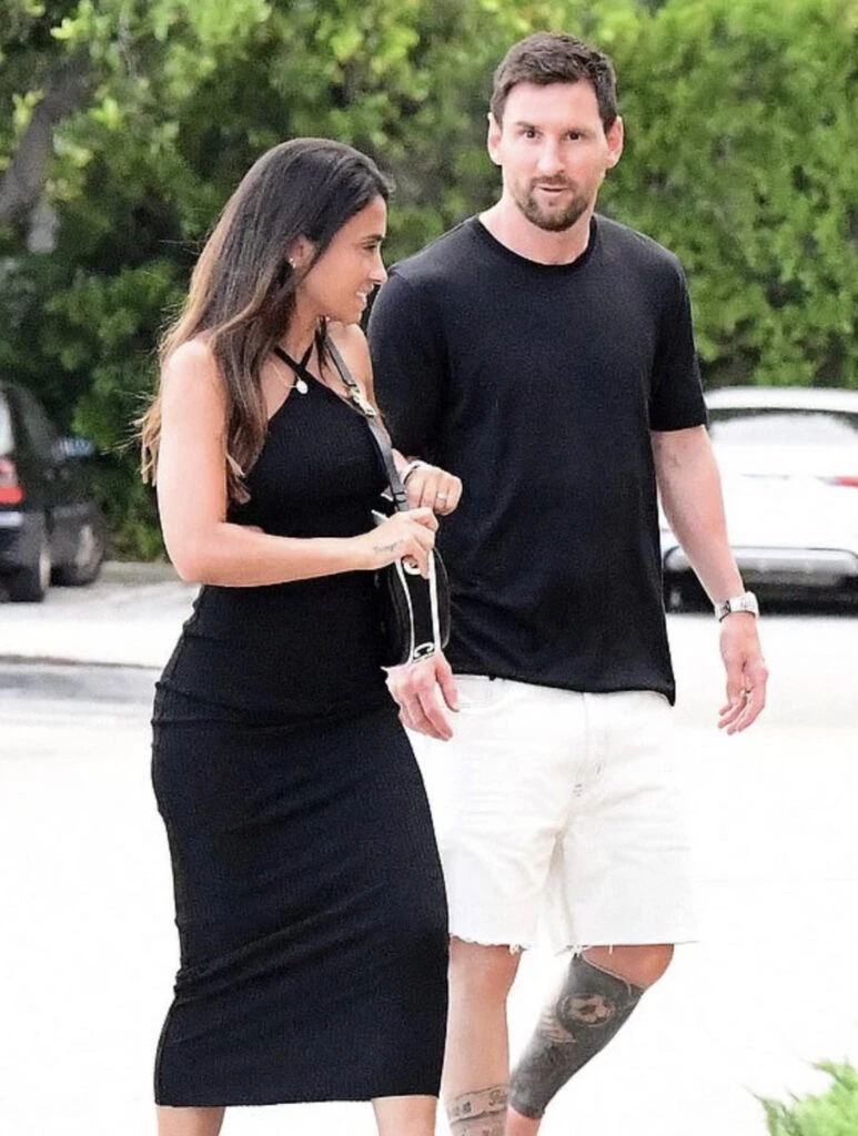 El look total black de Antonela Roccuzzo en Miami