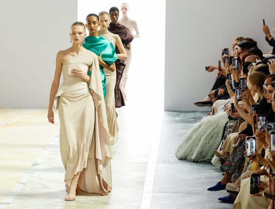 El lujo silencioso domina la Semana de Alta Costura de París de mano de Fendi