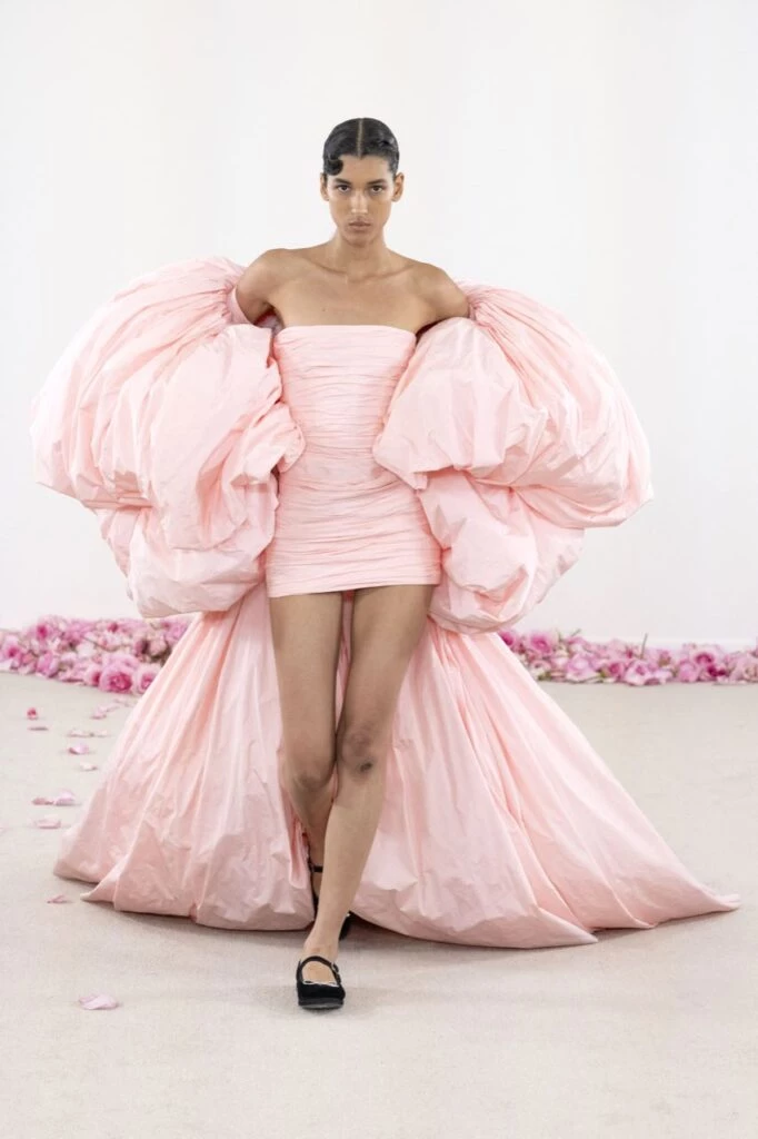 Desfile Giambattista Valli Haute Couture otoño invierno 2023/24