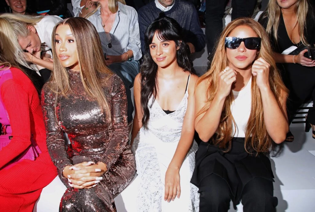 famosas en el front row de fendi