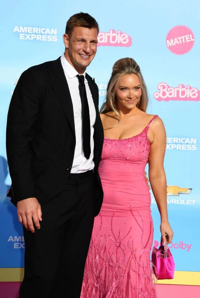 Rob Gronkowski y Camille Kostek  en la premiere mundial de la película Barbie. Foto: Fotonoticias.