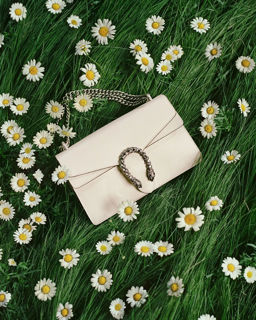 Gucci presentó su nueva campaña, "An Ode to Love", con la actriz Wen Qi y el cantante Daniel Zhou.