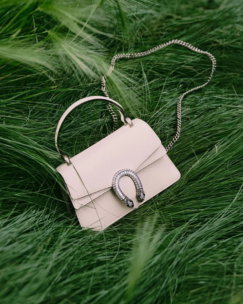 Gucci presentó su nueva campaña, "An Ode to Love", con la actriz Wen Qi y el cantante Daniel Zhou.