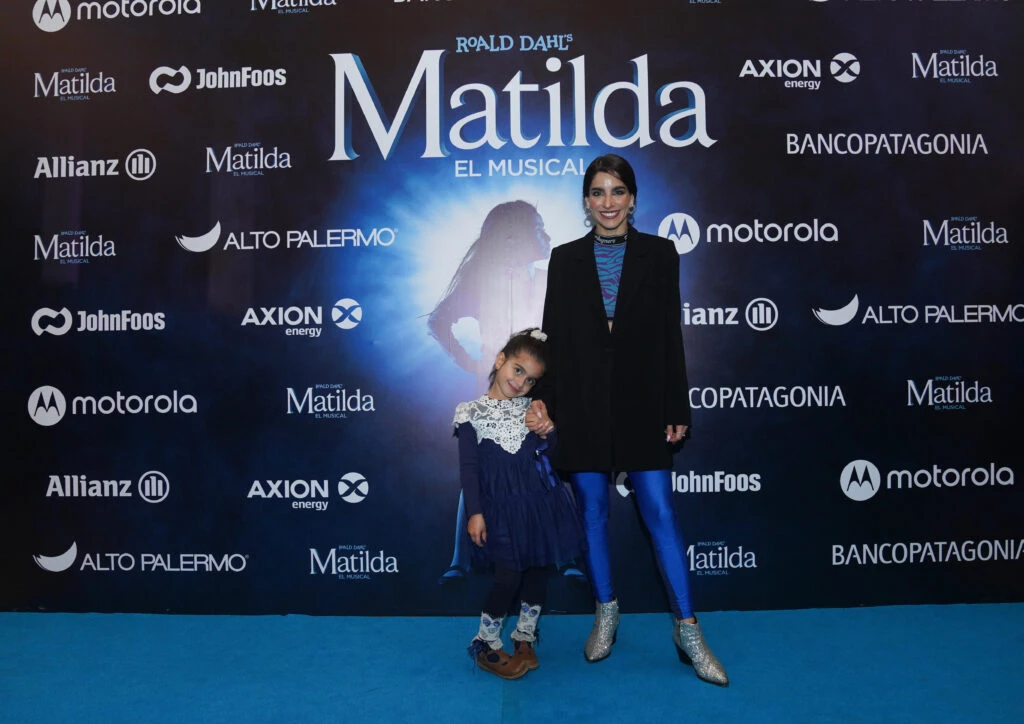 Gabriela Sari con su hija