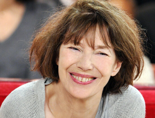A los 76 años murió Jane Birkin, la actriz y cantante que inspiró la creación de un modelo de cartera de Hermès