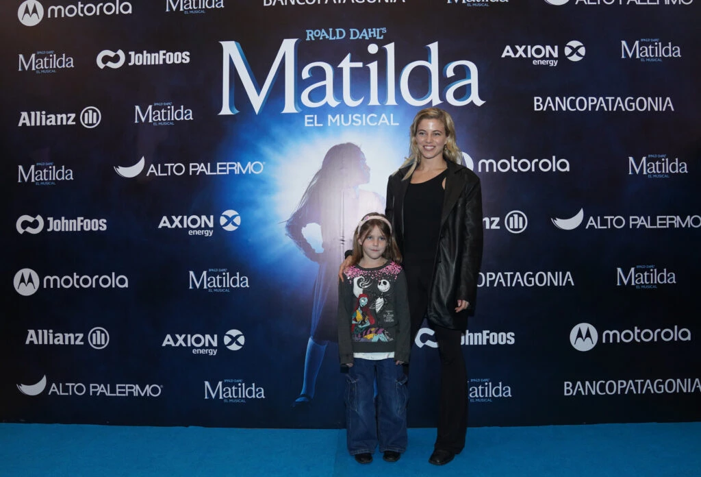 Justina Bustos con su hija