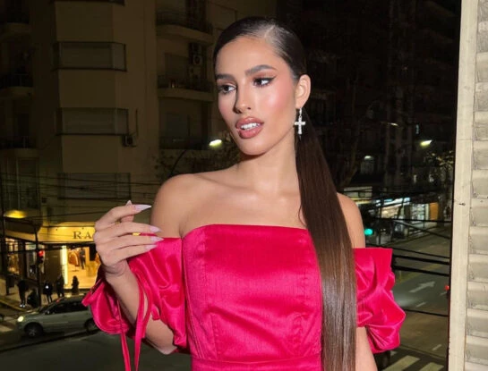 Juli Poggio cautivó con su impactante look barbiecore