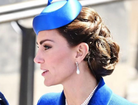 Por esta razón Kate Middleton fue la única que no llevó la túnica ceremonial en la coronación de Escocia