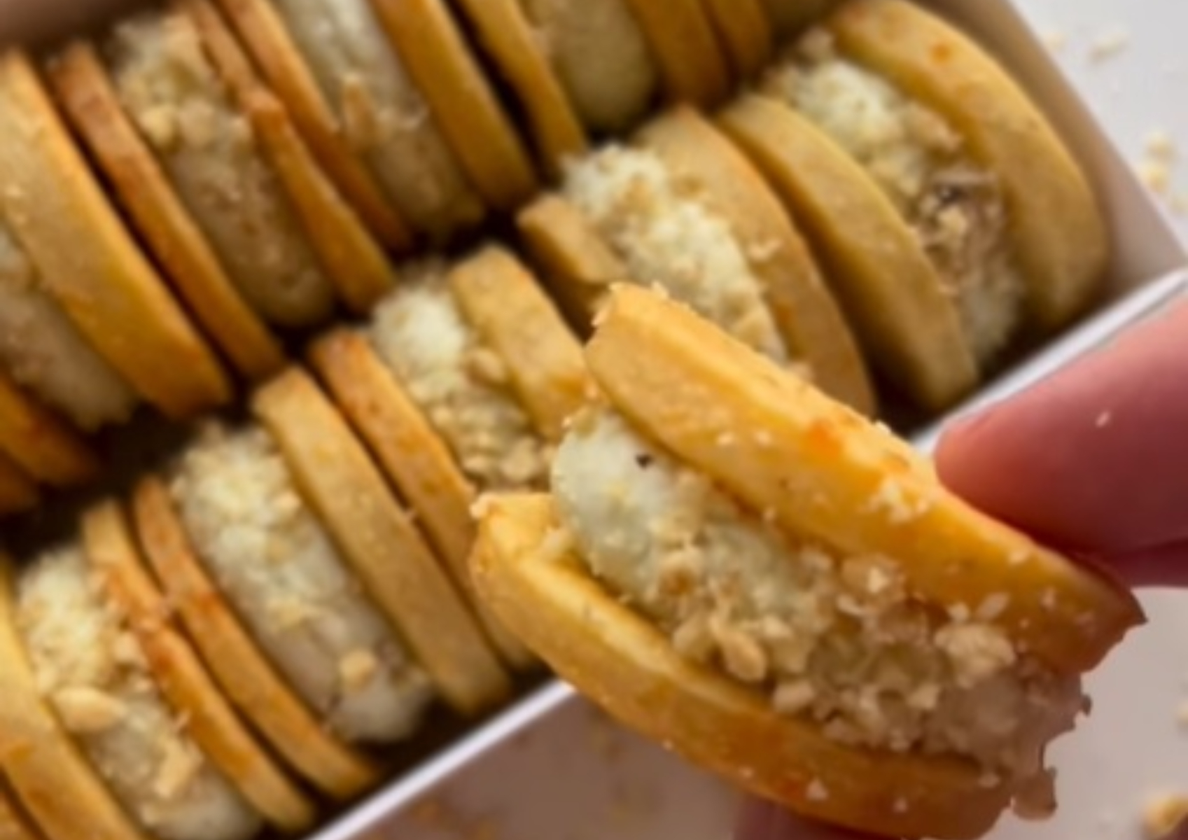 Prepará unos originales alfajores salados de roquefort para sorprender este fin de semana