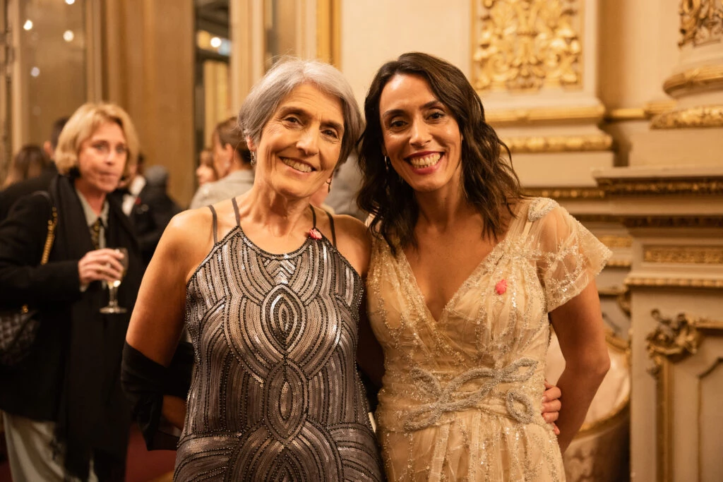 Liliana Favaloro junto a su sobrina Laura Favaloro en la gala por los 100 años de René Favaloro en el Teatro Colón